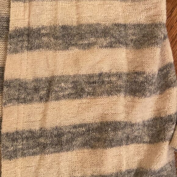 NWT Nico La cardigan gray and cream - Picture 6 of 10